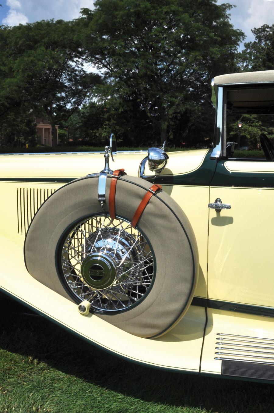 Детали экстерьера Cord L-29 Convertible 1931 года  (фото 9 из 51)